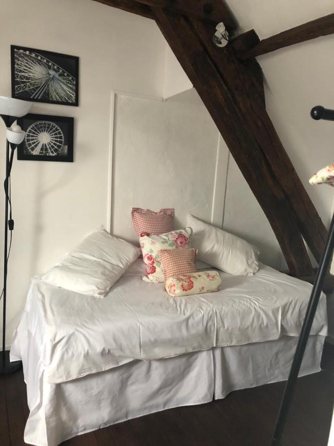 Bed and Breakfast Ancien Relais De Poste The Old Post Office Saint-Martial-d'Albarede Exterior foto