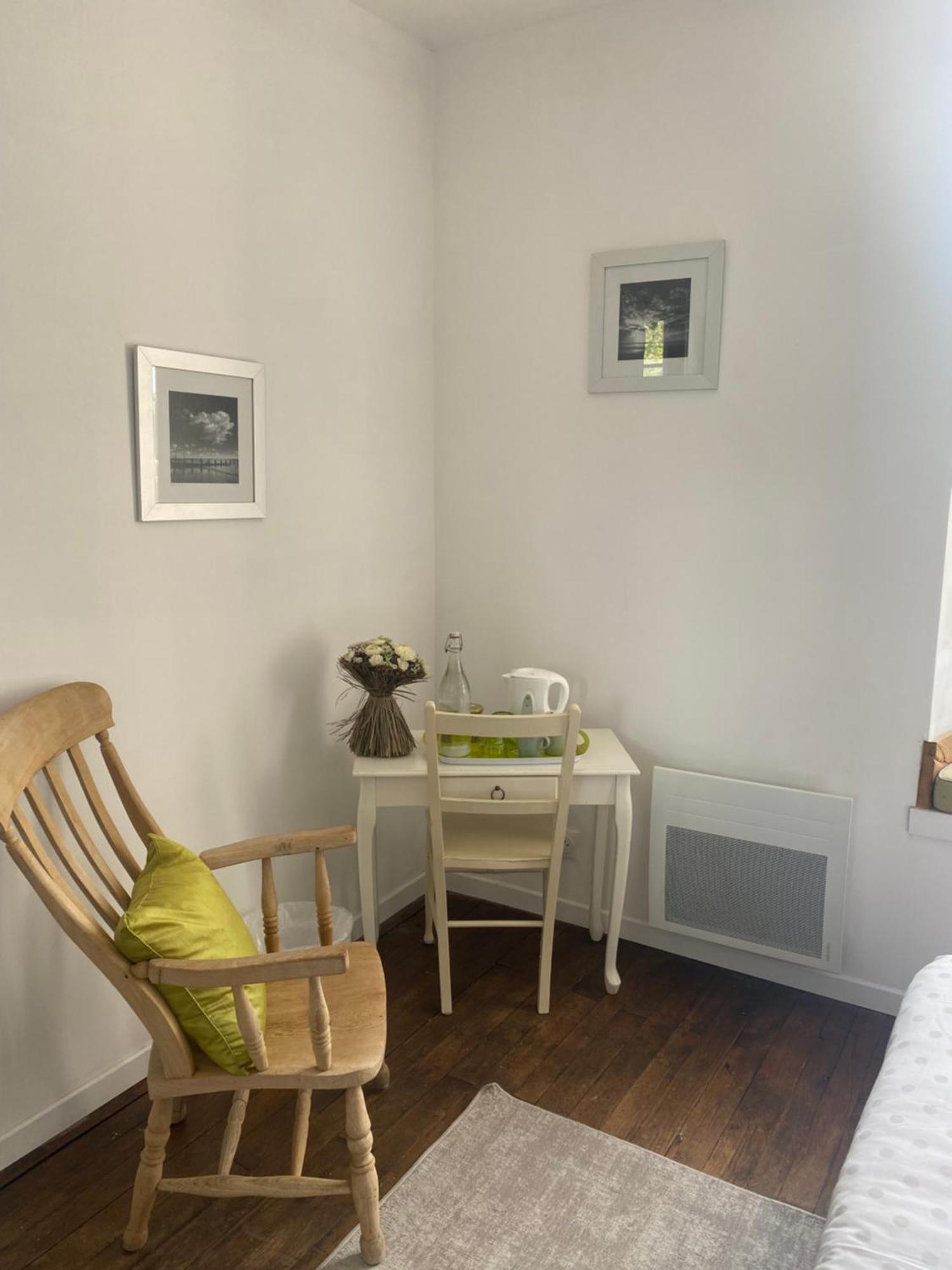 Bed and Breakfast Ancien Relais De Poste The Old Post Office Saint-Martial-d'Albarede Exterior foto